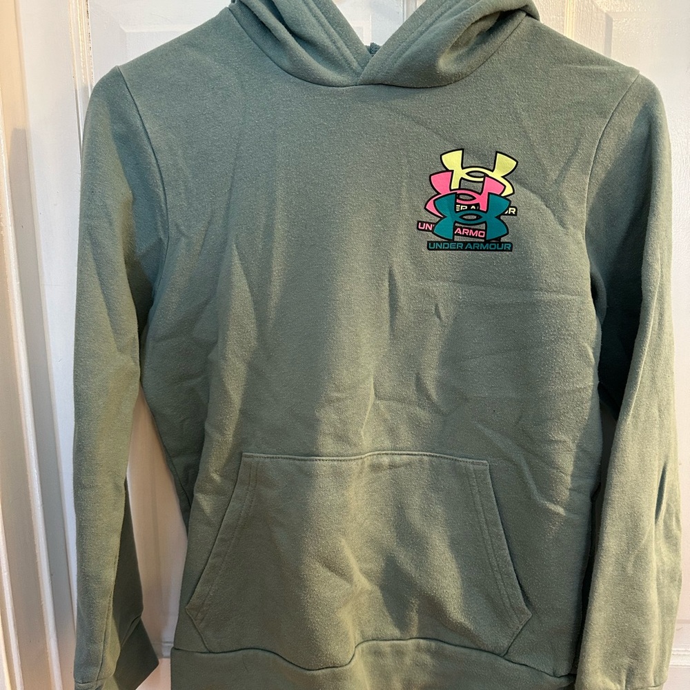 Special edition, boys Under Armour hoodie in size medium